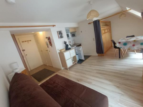 Studio classé 4 personnes face aux Thermes, avec coin nuit